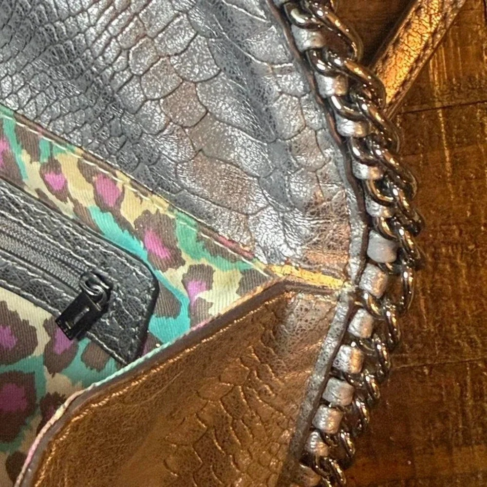 Vintage Guess Y2K Silver Snakeskin Crossbody Clutch Metallic Chain‎ Bag